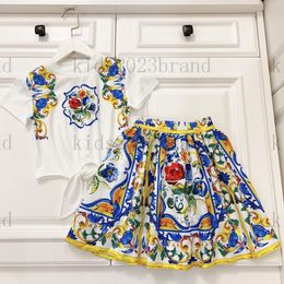 2023 Court Style Girls Jurken Sets Luxe geplooide rokken T Shirts Dress High End Children Summer Designer Dress Mode Kids Sportpakken Maat 90-150 cm