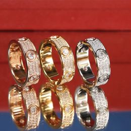 2023 Crystal Titanium Steel La pareja de mujeres Love Eternal Tres filas Anillo de diseñador de oro de diamante completo