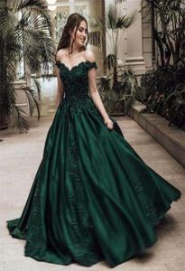 2023 Robes de bal de robe de bal à vert foncé sur les appliques d'épaule Lacet Up Back Satin Long Formel Prom Robe Evening Wear Custom PL7129648