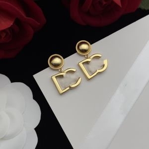 2023 Delicate dames oorbellen Studs g letters d kleurrijke kristallen hangers goud vergulde anti -allergie dames oorclip ontwerper sieraden kd4d