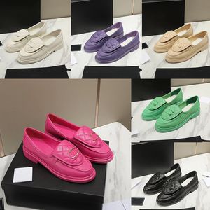 2023 Design de luxe Mode bout rond Chaussures habillées classique Femmes 100% Cuir Boucle en métal broderie électronique Chaussures à enfiler décontractées Ladys Confort Chaussures mocassins plats