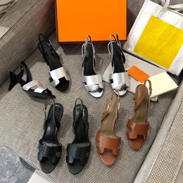2023 Designer 9,5 cm hakken dames sandalen 100% echt lederen metallic leer stiletto hiel platte middelste sandaal dikke hiel trouwjurk schoenen