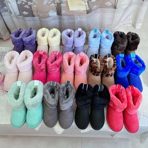 2023 Designer Australie Classic Mini Fluff Quilted Boot Warm Boots Women Mini Half Snow Button Uggly Boot Aus Winter Volbont Fluffy Fury Satin enkel Bow Booties