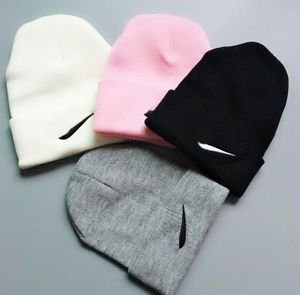 2023 Designer Autumn and Winter Beanie Sports Explosive Style Ski Cap Men's and Dames Fashion Universal Breated Cap Autumn Outdoor Warm Cap