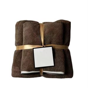 2023 Designer Badhanddoekenset Koraal Fluweel Mode Handdoeken Gezichtshanddoeken Luxe Unisex Absorberend Heren Dames Washandjes voor thuis el283D