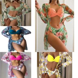 2023 Designer Bikinis Femme trois pièces de maillot de bain en bikini sur les sous-vêtements Summer Summer Summer Beach Luxury Bathing maillot de bain à trois points