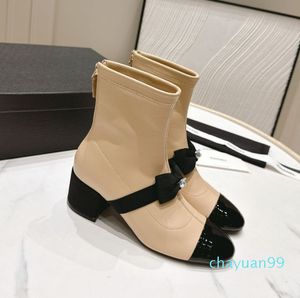 2023 diseñador Martin blanco y negro tobillo botas medias de cuero genuino con cordones botines múltiples estilos para elegir botas de charol