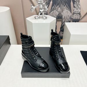 2023 Designer zwart-witte martin laarzen enkelschoenen echte lederen middenlaarzen varen enkellaarzen meerdere stijlen om patent te kiezen.