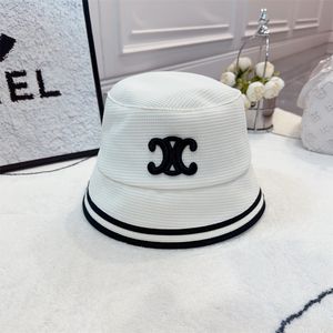 2023 Designer bucke chapeaux pour femmes Wide Brim Hats Beach Casual Active Fashion Street cap Summer Sun Protection Letter His-and-Hers caps AAA333