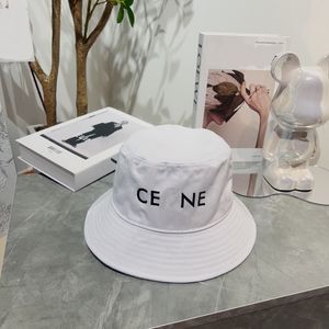 2023 Designer bucket hathats pour femmes Wide Brim Hats Beach Casual Active Fashion Street cap Summer Sun Protection Letter His-and-Hers caps 35544