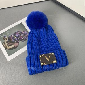 2023 Designer Fluffy bean cap Femmes hommes luxe bonnet de crâne bonnet tricoté mode laine chapeau hiver extérieur fourrure bonnet de neige 5A qualité