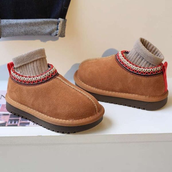 2023 Designer Girls' Snow Winter Nouvelle version coréenne Chaussures en coton en peluche d'un pied pour le confort des enfants Tendance et bottines Kid