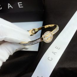 2023 Diseñador Gold Bangle Brand Love diseñado para mujeres Fiesta de boda de pulsera de diamantes de alto sentido