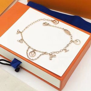 2023 Designer Gold Gold Plate Valentine Sier Bracelet Bangle Jowery for Women Designer Jewelry Bracelet2
