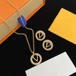 2023 Designer Gold Necklace Classic Letters Hangdoek mode dames ketting bruiloft sieraden accessoires met geschenkdoos