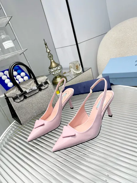 2023 Designer High Heels Hobe Shoes Sneakers Femmes Luxe Luxe Stud Triple Patent Patent 7.5 cm Party Femmes Chaussures 34-41 Boîte