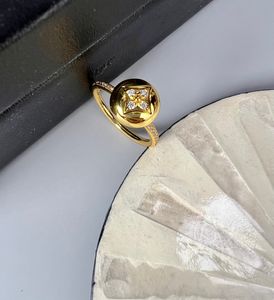 2023 Bague de bijoux de créateur de luxe en or façonnant un signet en demi-cercle incrusté de diamant floral, cadeau de fête pour femmes, sans boîte