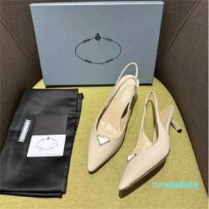 2023 Designer Luxury Beige Punta estrecha Slingback Pump Kitten Heel Shoes