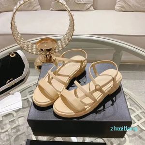 2023 designer de luxe classique boucle romaine sangles sandales femmes en cuir personnalisé pantoufles embellies dame en plein air décontracté chaussures à talons compensés