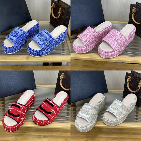 2023 Diseñador de lujo Bordado Zapatillas de tacón alto Moda Mujeres clásicas Tela perezosa Parte superior Rojo / Azul / Rosa / Blanco Diapositivas Sandalias de tacón de cuña Lady Zapatos de fondo grueso