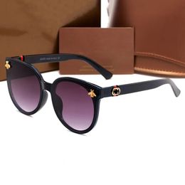 2023 Diseñador de lujo Mujeres GGities Gafas de sol Hombres Anteojos Sombras al aire libre Marco de PC Moda Clásico Lady GGities Gafas de sol Espejos para