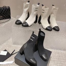 2023 Designer Luxe Pure Couleur Martin Bottines Femmes 3D Fly Line Tissu élastique Modèle imprimé Fête en plein air Botte respirante Lady Mode sexy Chaussures à talons mi-talons