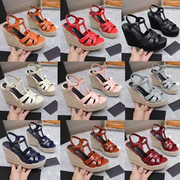 2023 designer de luxe Sexy sandales à talons compensés Y famille femmes 100% mode en cuir Paille tressée imperméable table T-strap sandale ladys Retour évidé Chaussures Peep-toe