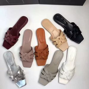 Sandales de créateurs pour femmes Luxe Tribute Mules Femmes Diapositives Pantoufles En Cuir Lisse Cassandra Plat Plat Femmes Chaussures De Plage Tongs Taille 35-41