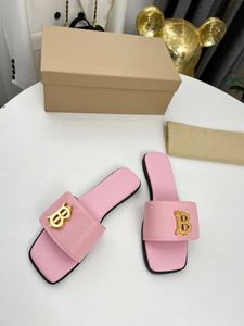 2023 Designer Luxury Womens Sandals Diapositives en cuir verni avec logo D Flip Flops With Box 35-42