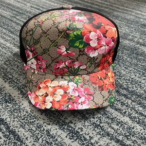 2023 Designer Luxurys Lettre Casquette de baseball Femme Casquettes Manempty broderie Chapeaux de soleil Mode Loisirs Design Bloc Chapeau 7 Couleurs Brodé Lavé Crème Solaire Jolie