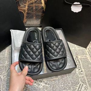 2023 designer Nieuwe Rubber Slides Sandalen Bloemen Brokaat Vrouwen Mannen Slipper Platte Bodems Slippers Damesmode Gestreepte Strand Slippers