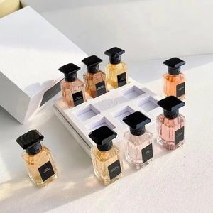 2023 Concepteur Perfume Cologne parfum Men Femmes Rose Cherie Angelique Noire Santal Pao Rosa Cruel Gardenia Cuir Beluga Rose Barbare Herbes 10ml 8pcs Perfume Set