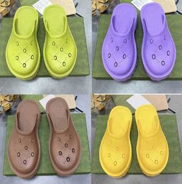 2023 Designer Platform mannen vrouwen geperforeerde G Sandaalglaasjes Holle rubber slippers Zwart Beige Summer Beach Casual Sandals Fashion F