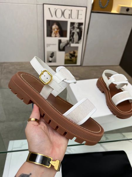 2023 Plataforma de diseñador Sandalias de mujer Marrón Blanco Fondo plano Antideslizante Sandalias de playa de verano Sandalias romanas de moda 35-41 Con caja