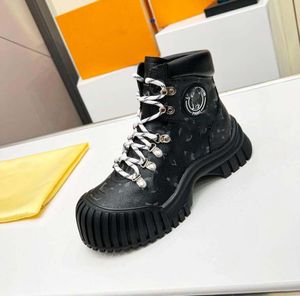 2023 Designer Real Leather Boots Sport Trainers Casual Dames Men Graffiti Tread Slick Sneakers Fashion Socks Boots Breat Shoe Black EUR 35-41