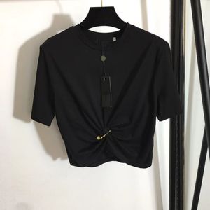 2023 T-shirt pour femmes de concepteur nouvelle taille en métal grande broche sans impression style court minceur haut à manches courtes hauts hauts tenue décontractée noir blanc SML