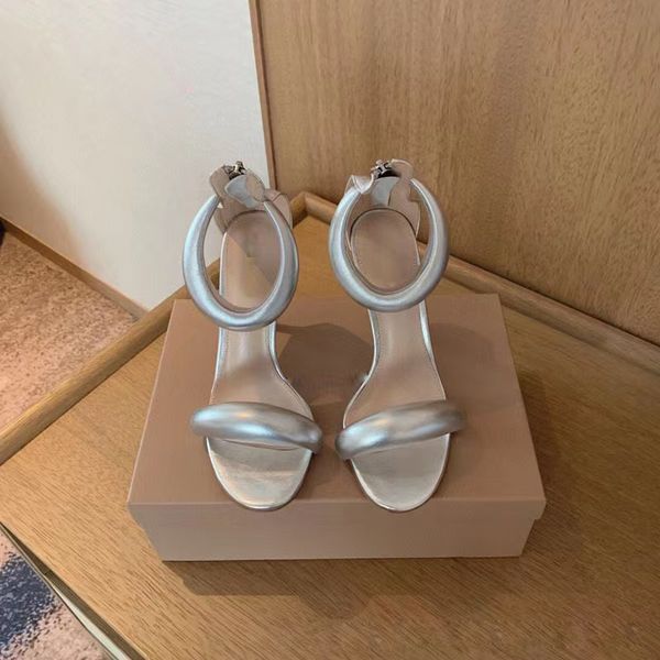 Sandalias de diseñador Zapatos nuevos para mujer Bombas de 8,5 cm Sandalias de tacón de aguja con punta abierta Sandalias de lujo de verano 8 estilos Zapatos con punta Spen nuevo Tamaño de zapato caliente 35-41 Bomba famosa