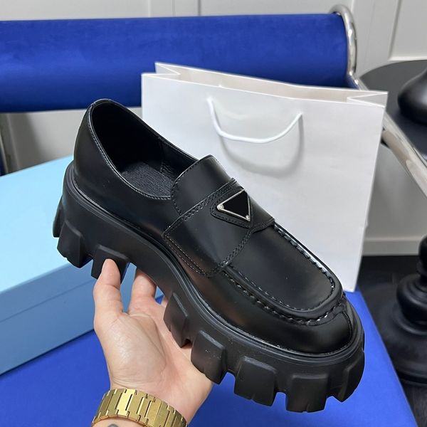 2023 Designer Chaussure Hommes Femmes Casual Monolith Chaussures en cuir noir Augmenter la plate-forme Baskets Cloudbust Classic Patent Matte Mocassins Formateurs