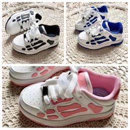 2023 Diseñador Skel Top Zapatos bajos Zapatos para niños Huesos Hola Cuero Niño Niña Zapatillas de deporte Niño Skelet de lujo