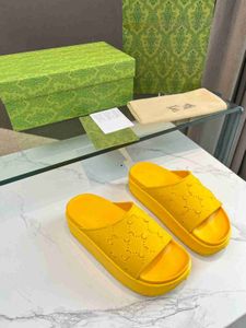 2023 Designer Slide Pantoufles Sandales Plat Summer Luxe Diapositives pour hommes Femmes Caoutchouc Cuir Mocassins Dames Mode Rehaussement Sliders Éraflures Sandale 35-45