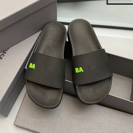 2023 Diseñador Diapositivas Sandalia Zapatillas Playa Clásico Sandalia plana Lujo Verano Señora Flip Flops Hombres Mujeres