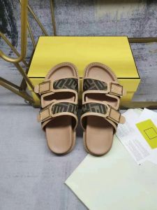 2023 Designer Slippers Nieuwe heren zomerrubber sandalen strand dia's mode slijtage-resistente slippers indoor schoenen maat 35-45