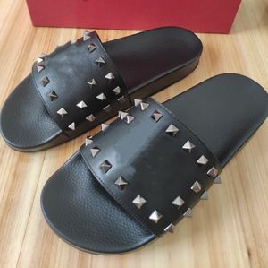 2023 Designer Slippery Men's and Women's Slippers sandalias de verano playa resbaladizas mesa plana zapatos de moda para el hogar para mujeres Chanclas Zapatillas casuales 34-46 -V