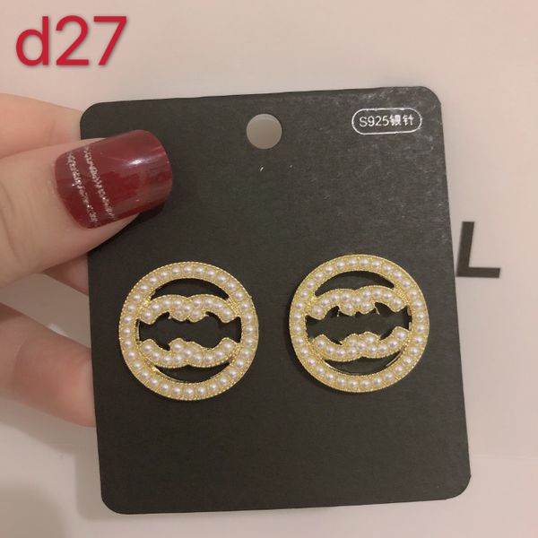 2023 Designer Stud Femmes Oreille d'oreille Fashion Love Party Gifts Hoop Pearl Oreads Charm Gold plaqué Bijoux en alliage en gros