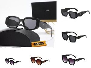 2023 Lunettes de soleil Designer Classic Eyeglass Goggle Outdoor Beach Sun Sunes For Man Woman Mix Color Facultatif Signature triangulaire en option avec Boîte d'origine