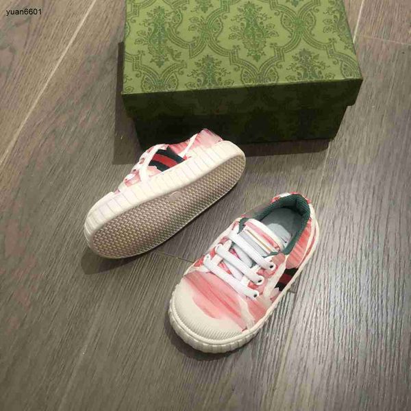 2023 zapatos de diseño para niños pequeños Diseño de banda de goma Bebé Zapatos casuales Tamaño 20-25 Zapatos para caminar para niños Niñas Embalaje de caja Aug30