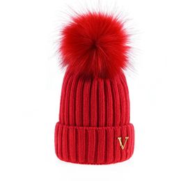 2023 Diseñador de invierno Gorro de punto Sombrero de lana Chunky Knit Grueso Cálido Piel sintética Pom Gorros Sombreros Bonnet Beanie Caps V03