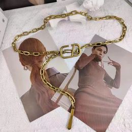 2023 Diseñador Vestido de mujer Cadena Cinturón de moda Diseñador Carta Cinturón de lujo Cinturón de metal dorado y plateado