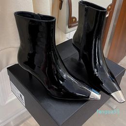 Chaussures de styliste pour femmes, étoile courte avec petite tête carrée en métal noir, bottes à talons hauts en cuir verni, 2023