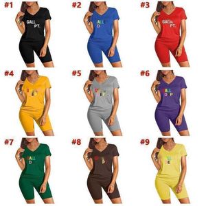 2023 Designer Dames Tracksuits Summer Sports Outfits 2-delige set Brand Letter Gedrukt V-hals T-shirt met korte mouwen en shorts Pak